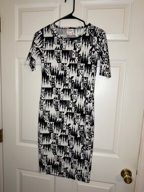LuLaRoe Black and White Geometric Disney Castle Print Midi Dress Sz XS